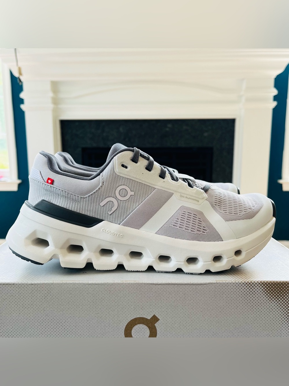Sz 6.5 On Cloudrunner 2 Women's Running Shoes Athletic Sneakers Frost/White
